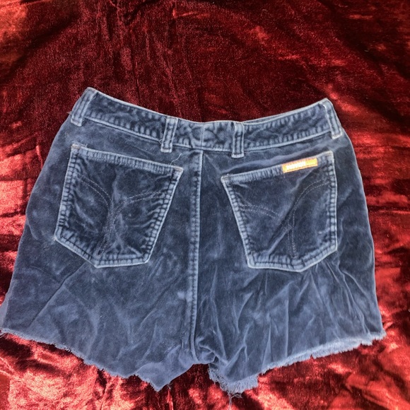 VINTAGE blue VELVET Ferrari cut off shorts - Picture 4 of 4